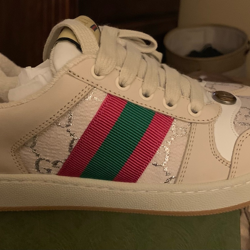 Gucci Sneakers with silver and Green Stripes